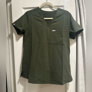 Figs scrub top size small